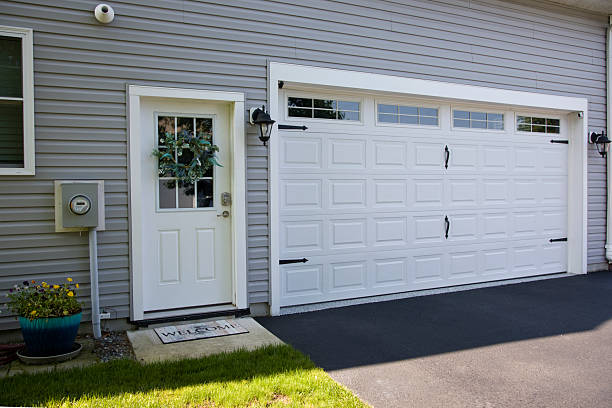 24/7 Emergency Garage Door Panel Replacement experts in South Roxana, IL